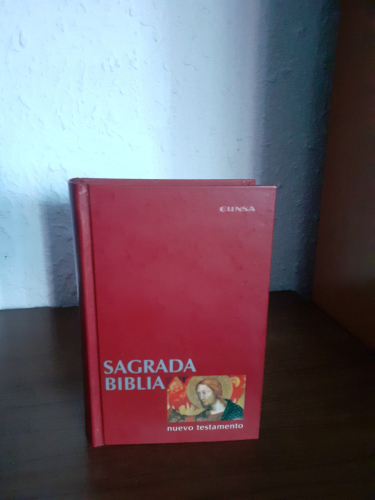 Portada del libro de Sagrada biblia Nuevo Testamento