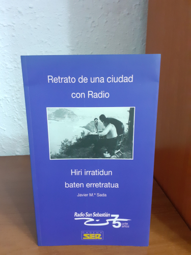 Portada del libro de Retrato de una ciudad con Radio / Hiri irratiun baten erretratua