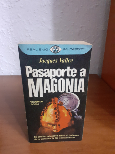 Portada del libro de Pasaporte a Magonia Volumen doble