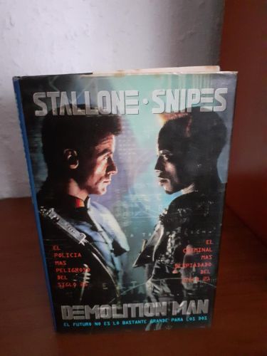 Portada del libro de Demolition man. El futuro no es lo bastante grande para los dos