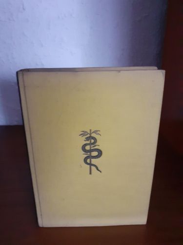 Portada del libro de La curación por el espíritu. Mesmer, Mary Baker-Eddy, Freud