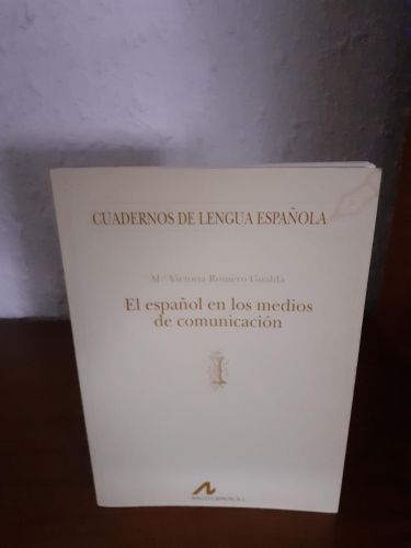 Portada del libro de El español en los medios de comunicación