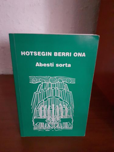 Portada del libro de Hotsegin berri ona abesti sorta
