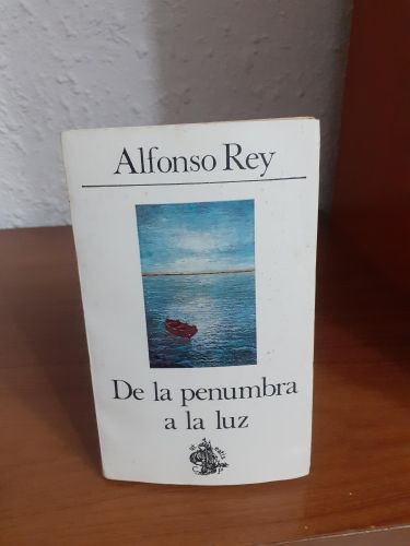 Portada del libro de De la penumbra a la luz