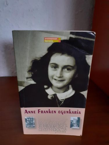 Portada del libro de Anne Franken egunkaria