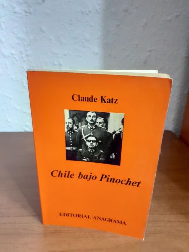 Portada del libro de Chile bajo Pinochet