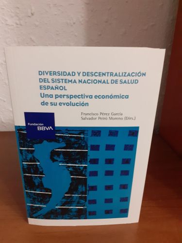 Portada del libro de Diversidad y descentralización del Sistema Nacional de Salud español