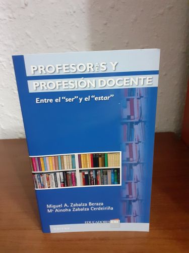 Portada del libro de Profesores y profesión docente