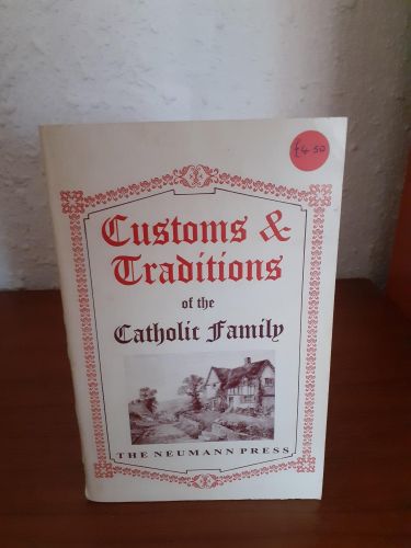 Portada del libro de Customs & traditions of the catholic family