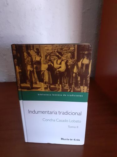 Portada del libro de Indumentaria tradicional / Tomo II
