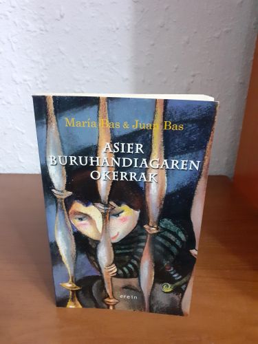 Portada del libro de Asier Buruhandiagaren okerrak