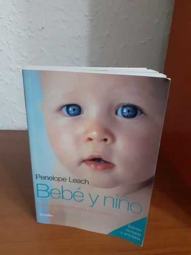 Portada del libro de Bebé y niño la guía esencial para los padres