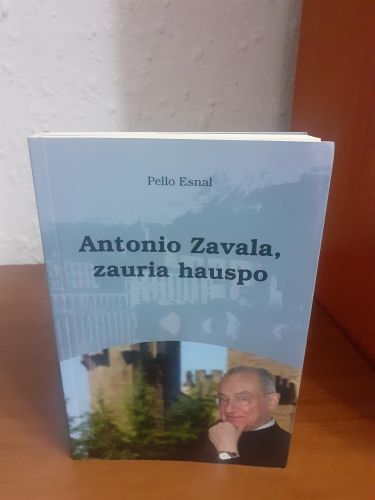 Portada del libro de Antonio Zavala, zauria hauspo