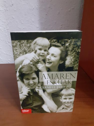 Portada del libro de Amaren eskuak