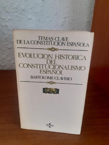 Portada del libro de Evolución histórica del constitucionalismo español