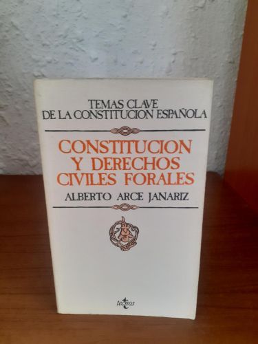 Portada del libro de Constitución y derechos civiles forales
