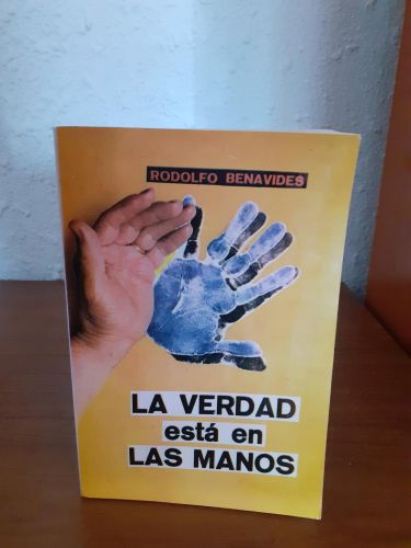 Portada del libro de LA VERDAD ESTA EN LAS MANOS