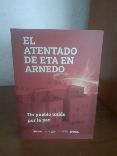 Portada del libro de EL ATENTADO DE ETA EN ARNEDO, UN PUEBLO UNIDO POR LA PAZ