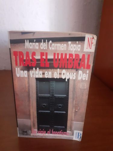 Portada del libro de Tras el umbral, una vida en el Opus Dei