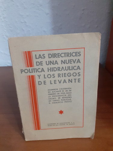 Portada del libro de DIRECTRICES DE UNA NUEVA POLITICA HIDRAULICA Y LOS RIESGOS DE LEVANTE, LAS