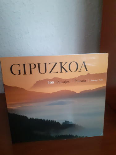 Portada del libro de GIPUZKOA 100 PAISAJES PAISAIA