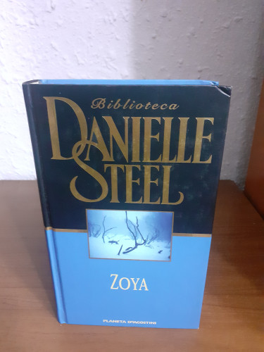 Portada del libro de ZOYA