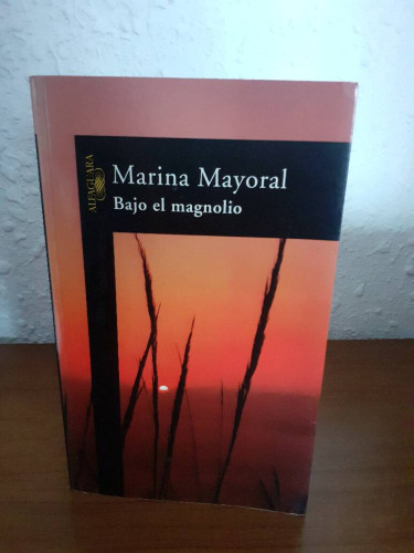 Portada del libro de BAJO EL MAGNOLIO