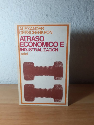 Portada del libro de ATRASO ECONOMICO E INDUSTRIALIZACION