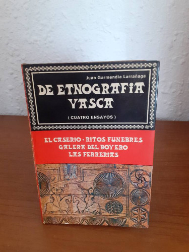 Portada del libro de DE ETNOGRAFIA VASCA CUATRO ENSAYOS EL CASERIO RITOS FUNEBRES GALERA DEL BOYERO LAS FERRERIAS