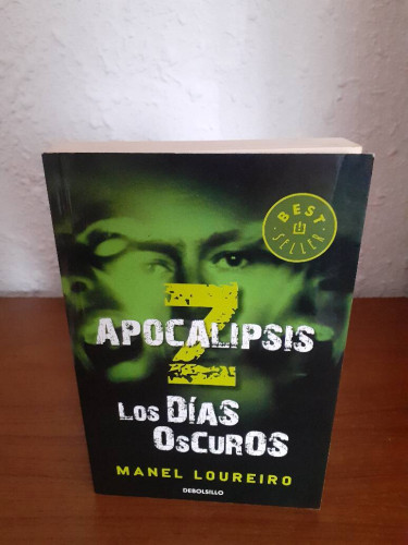 Portada del libro de APOCALIPSIS Z LOS DIAS OSCUROS