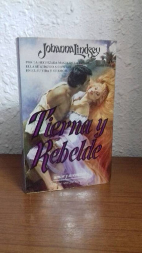 Portada del libro de TIERNA Y REBELDE