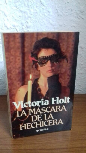 Portada del libro de MASCARA DE LA HECHICERA, LA