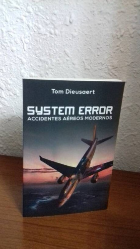 Portada del libro de SYSTEM ERROR ACCIDENTES AEREOS MODERNOS