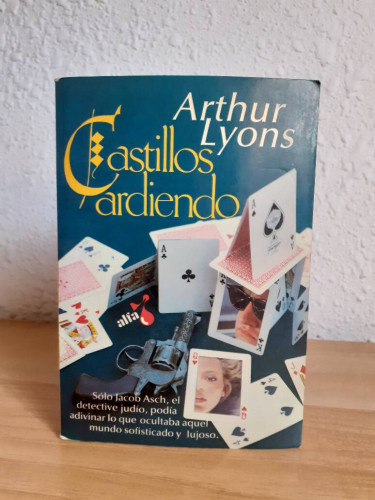 Portada del libro de CASTILLOS ARDIENDO