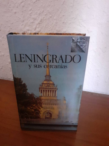 Portada del libro de LENINGRADO Y SUS CERCANIAS GUIA