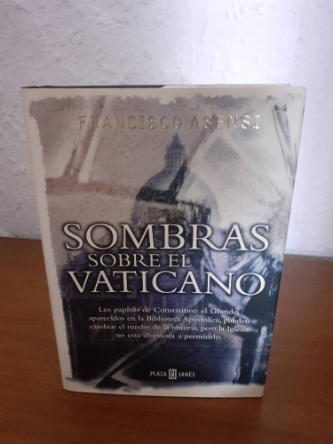 Portada del libro de SOMBRAS SOBRE EL VATICANO